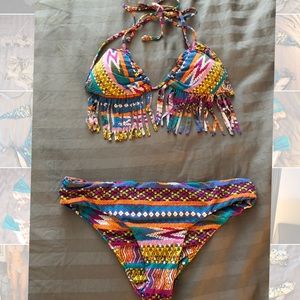 BILLABONG never worn bikini set!
